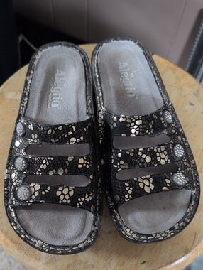 Alegria Black with Gold Accent Slide Sandals